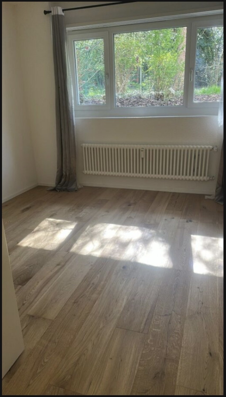 Appartement de 2 ½ pièces

Lit avec matelas, canapé, armoire et meuble à chaussures à vendre