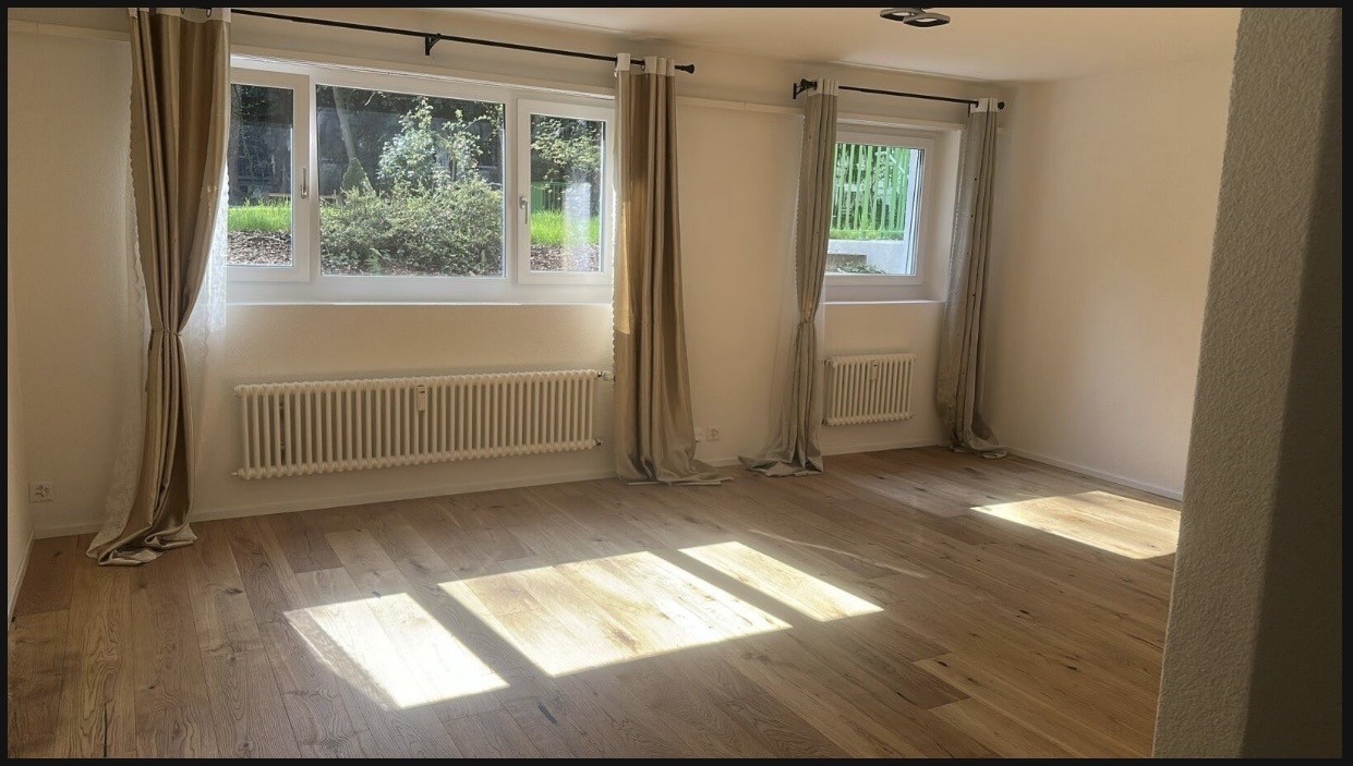 Appartement de 2 ½ pièces

Lit avec matelas, canapé, armoire et meuble à chaussures à vendre