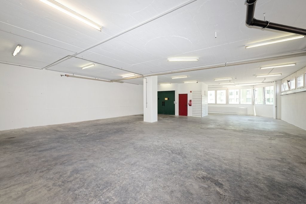 1124m² office