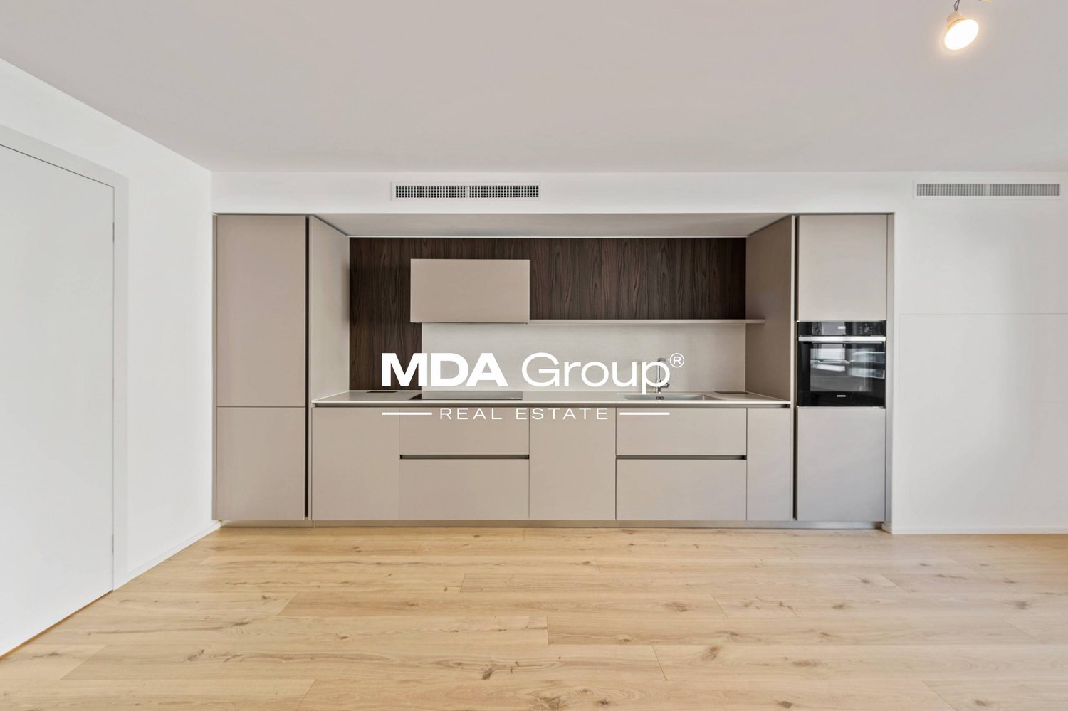 5 rooms apartment