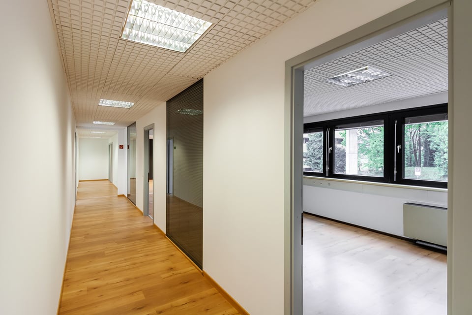 365m² office