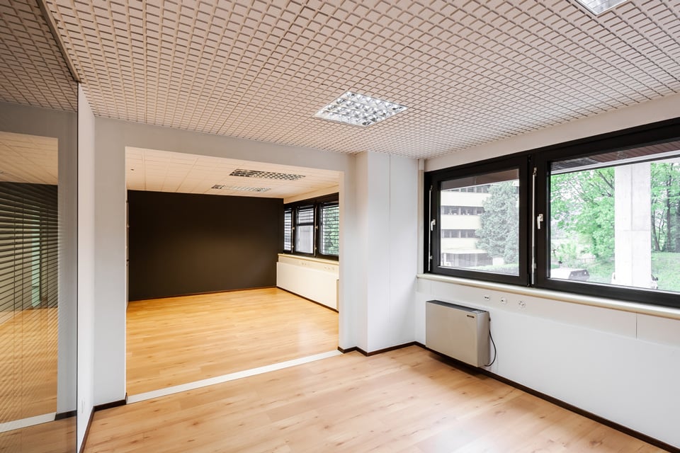 365m² office