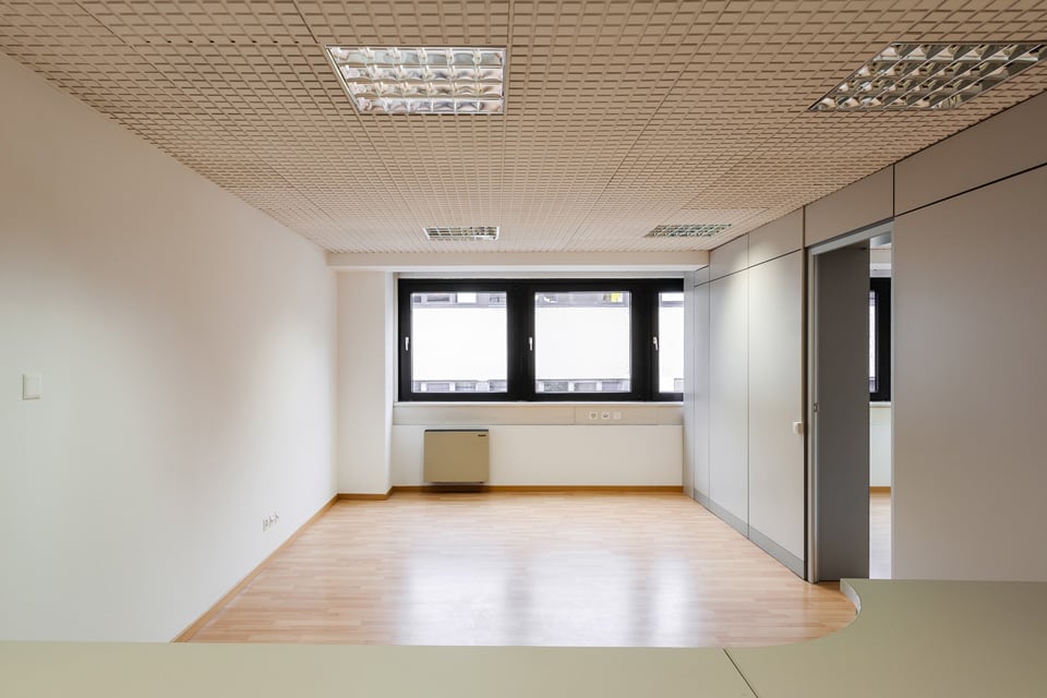 365m² office