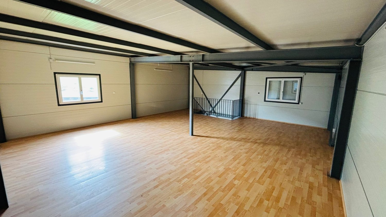 146m² commercial