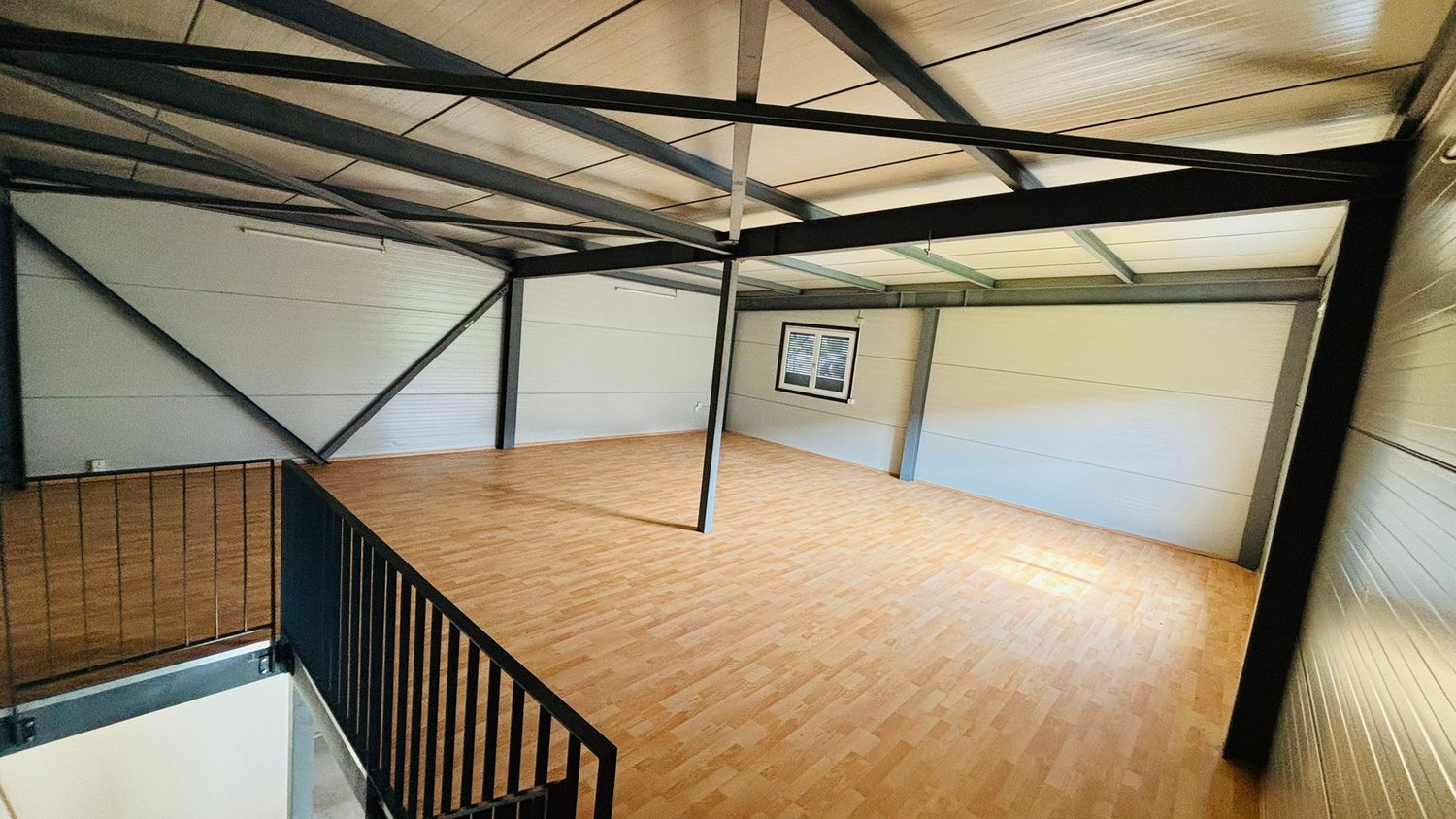 146m² commercial