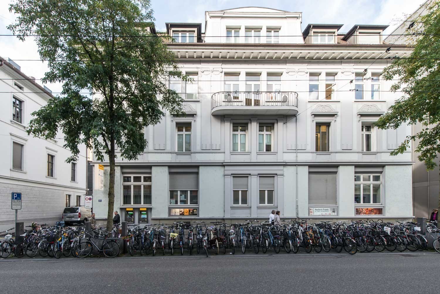 256m² office
