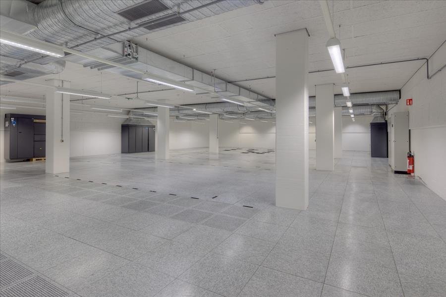 917m² magazzino