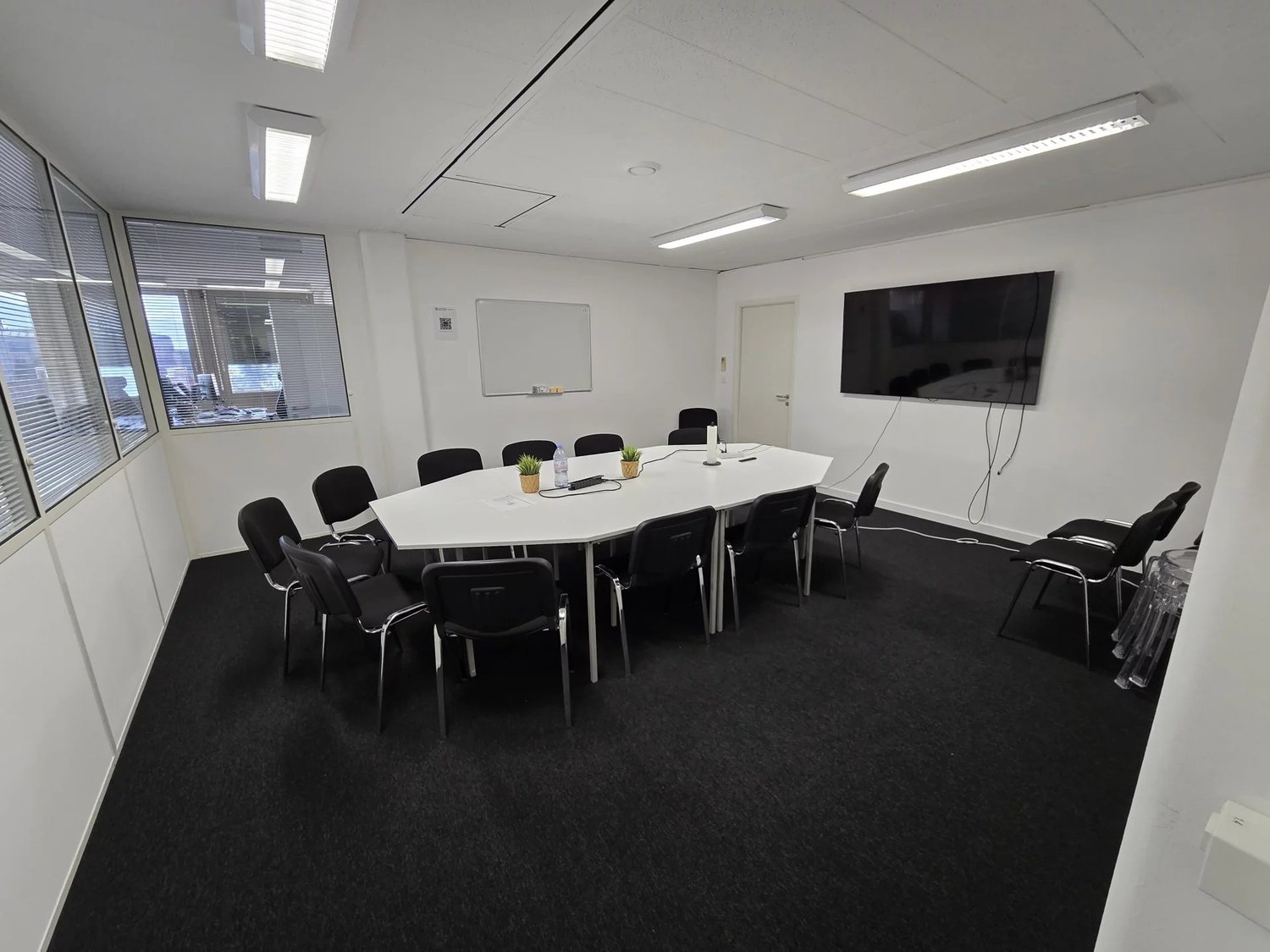 12m² office