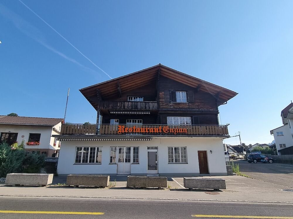 150m² commercial