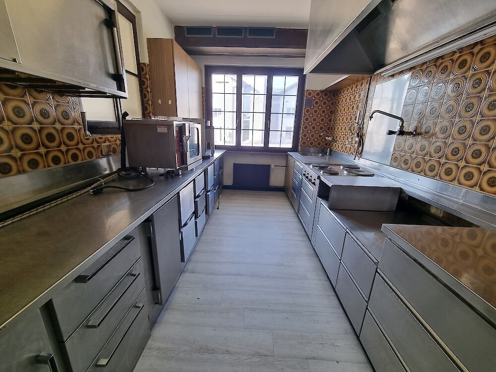 150m² commercial