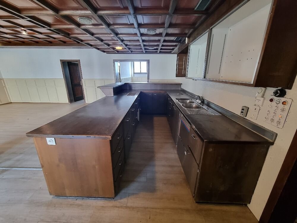 150m² commercial
