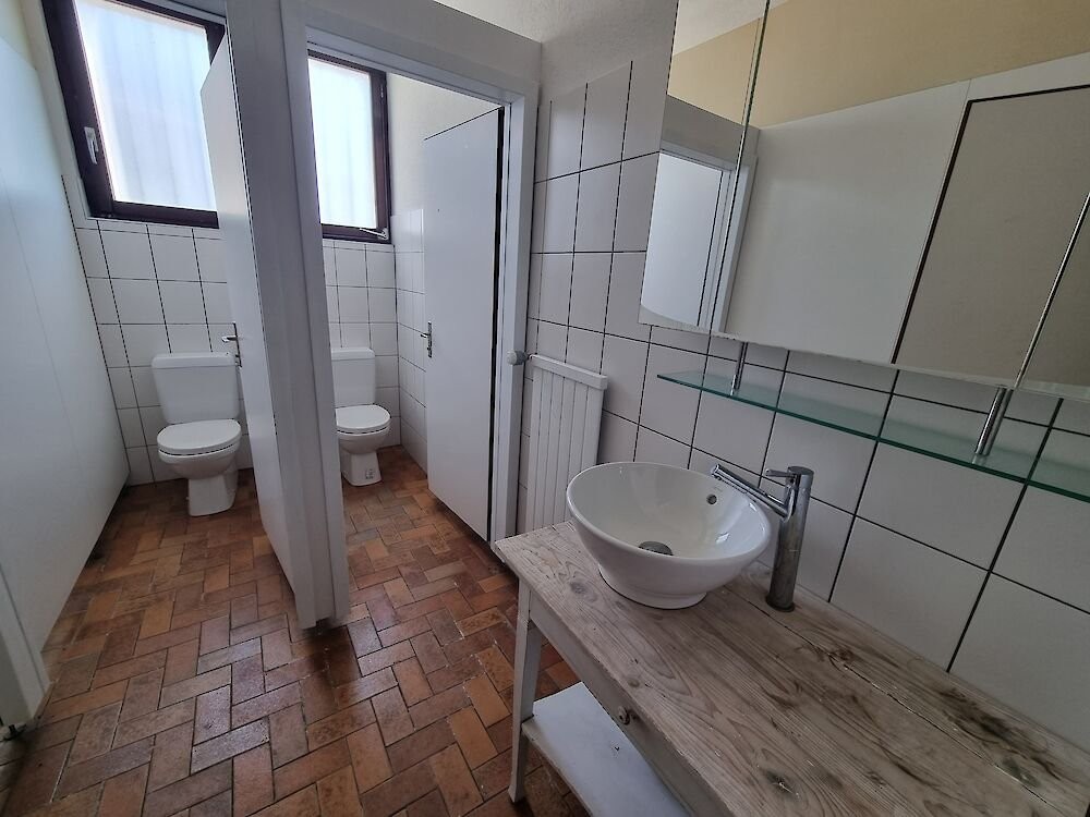 150m² commercial