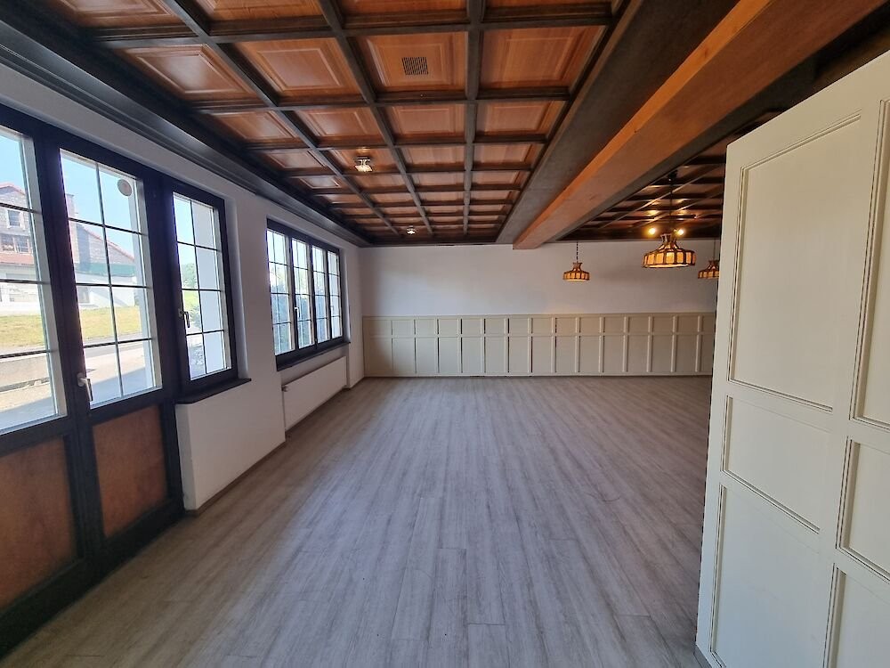 150m² commercial