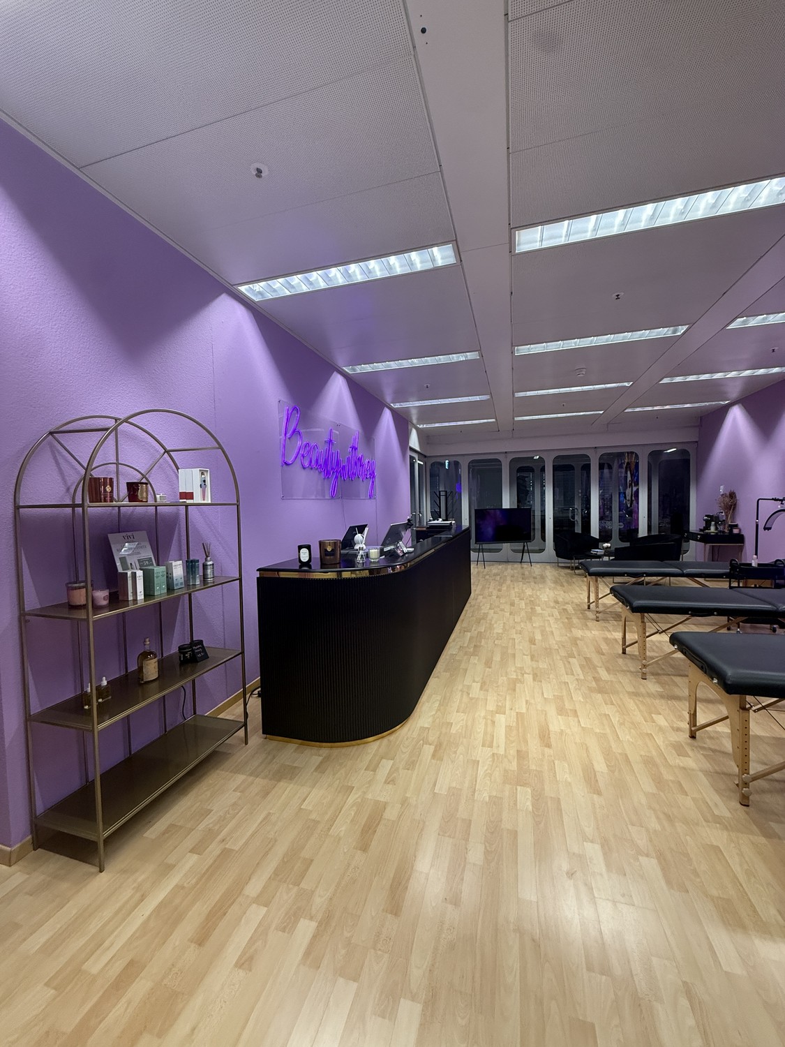 85m² commercial