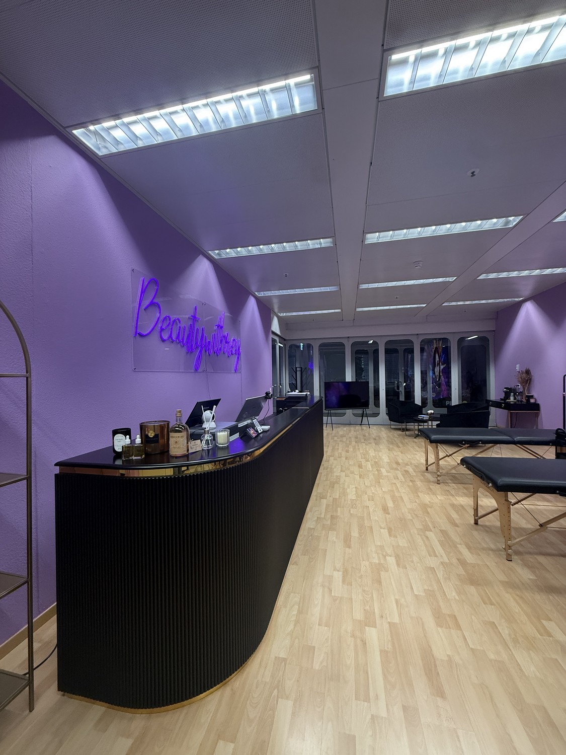 85m² commercial