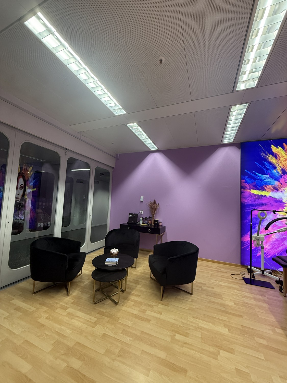 85m² commercial
