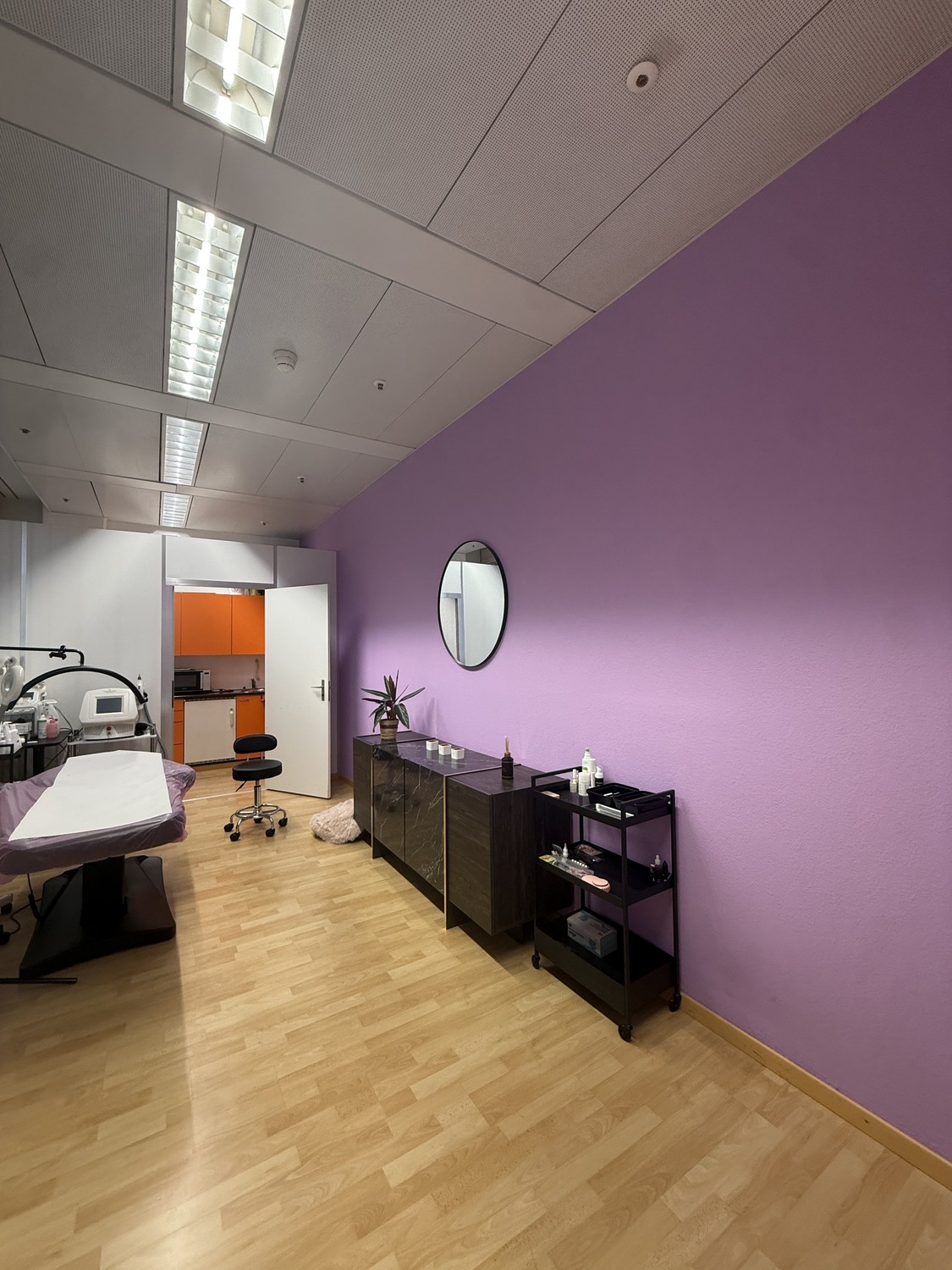 85m² commercial