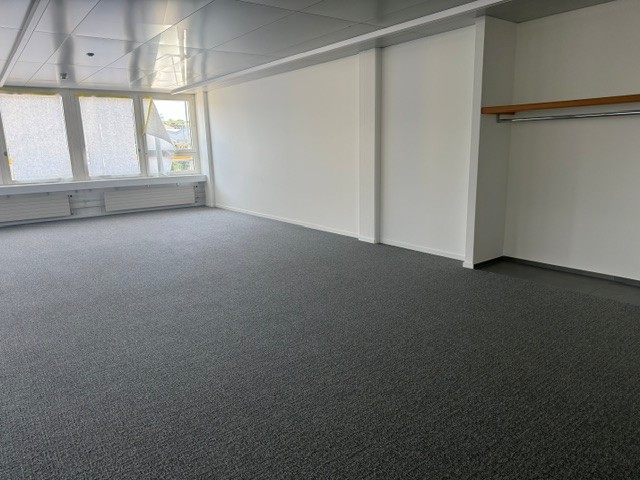 145m² office