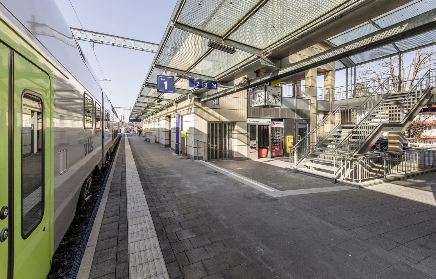 375m² office