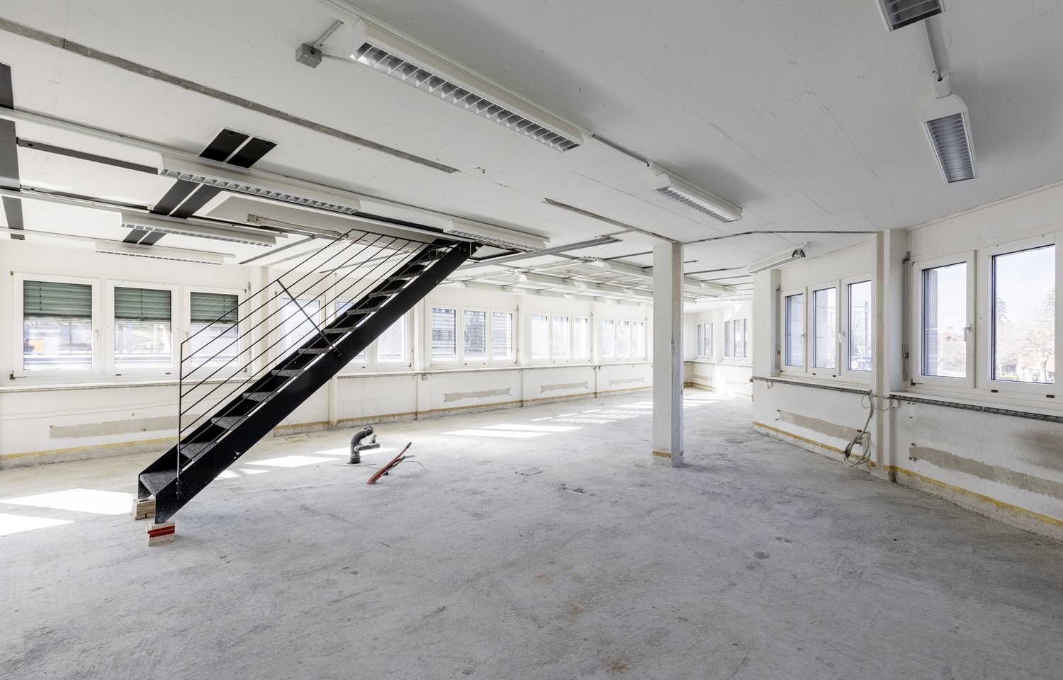 375m² office
