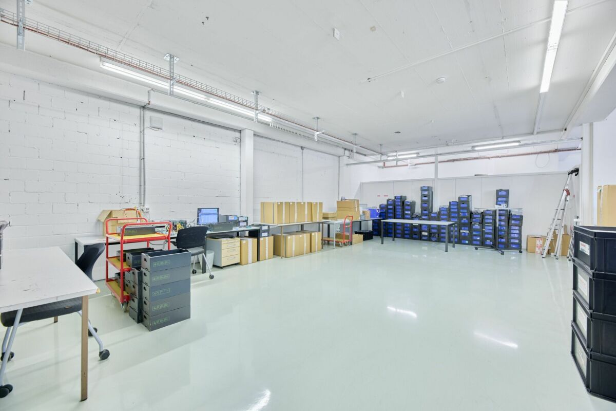 1550m² workshop