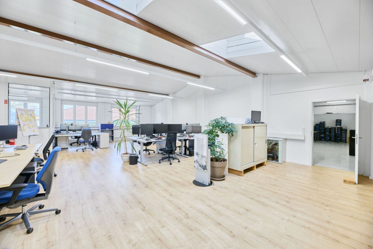 1550m² workshop