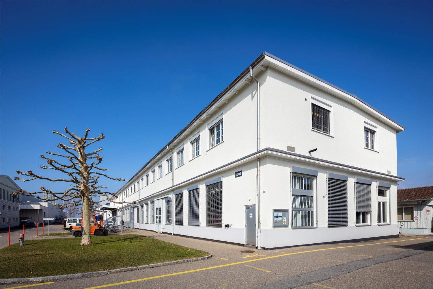 834m² commercial