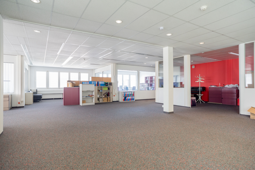 250m² office