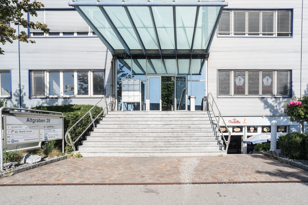 250m² office