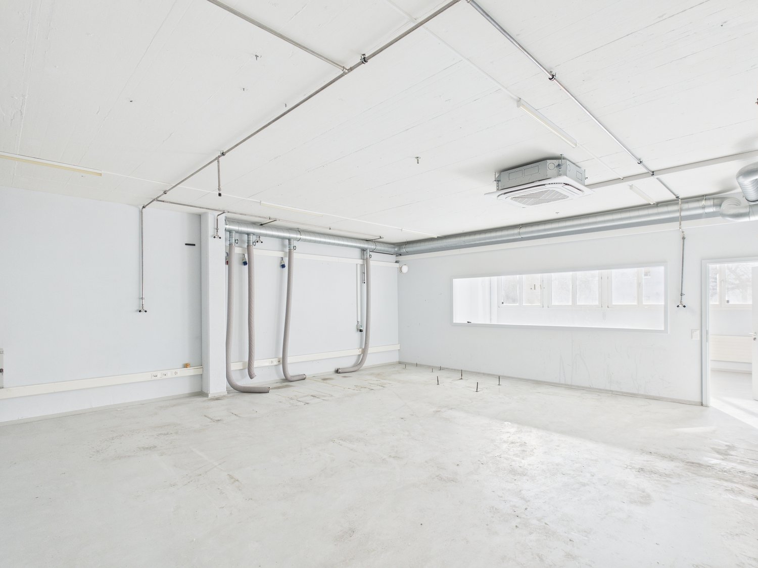 1043m² commercial