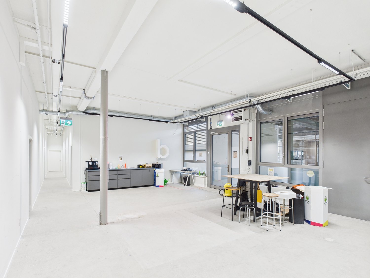 1043m² commercial