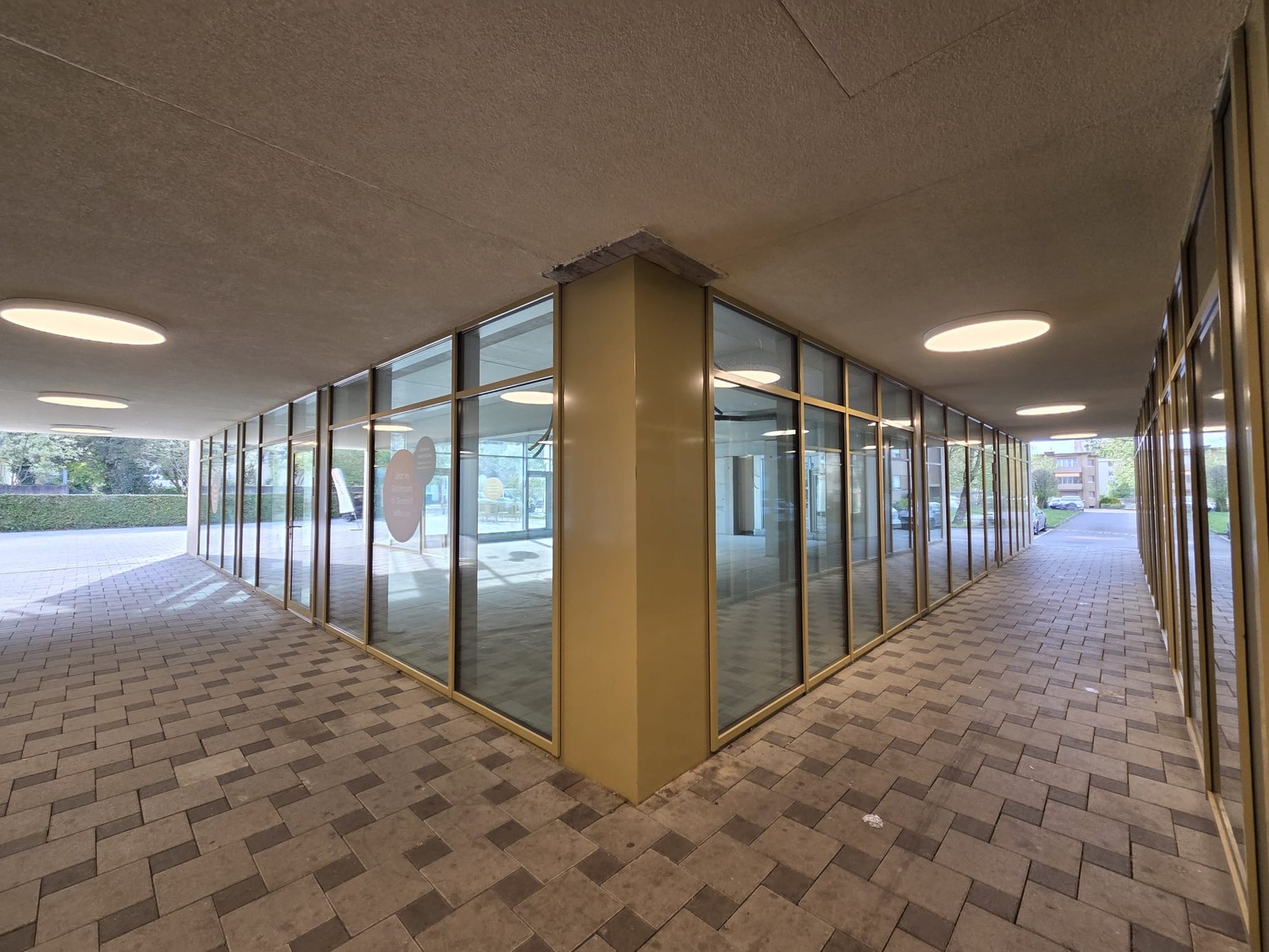 212-212m² living / commercial building