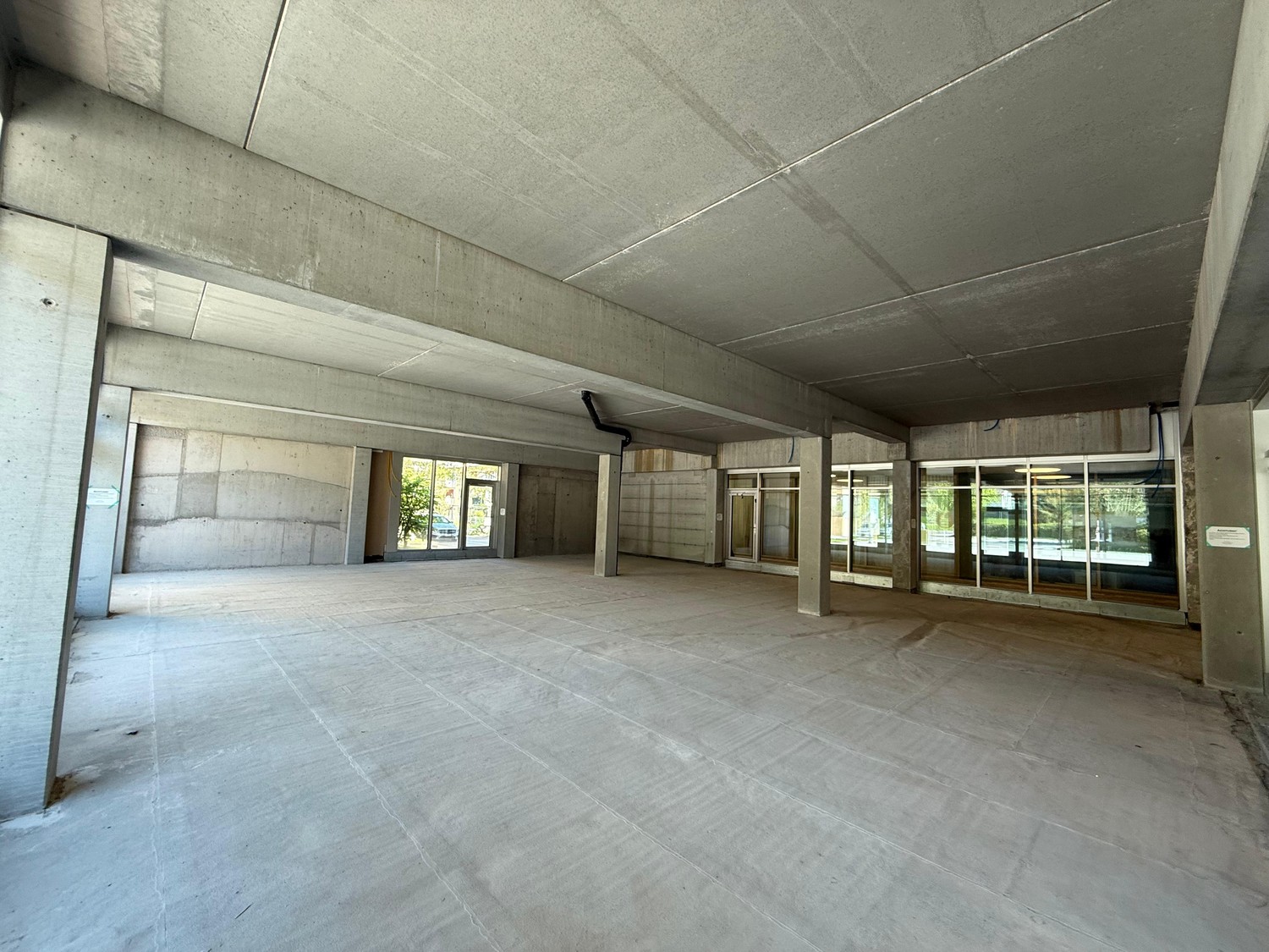 212-212m² living / commercial building