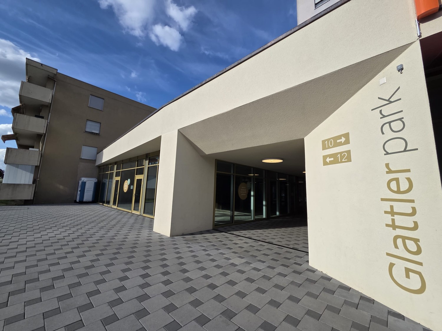 212-212m² living / commercial building