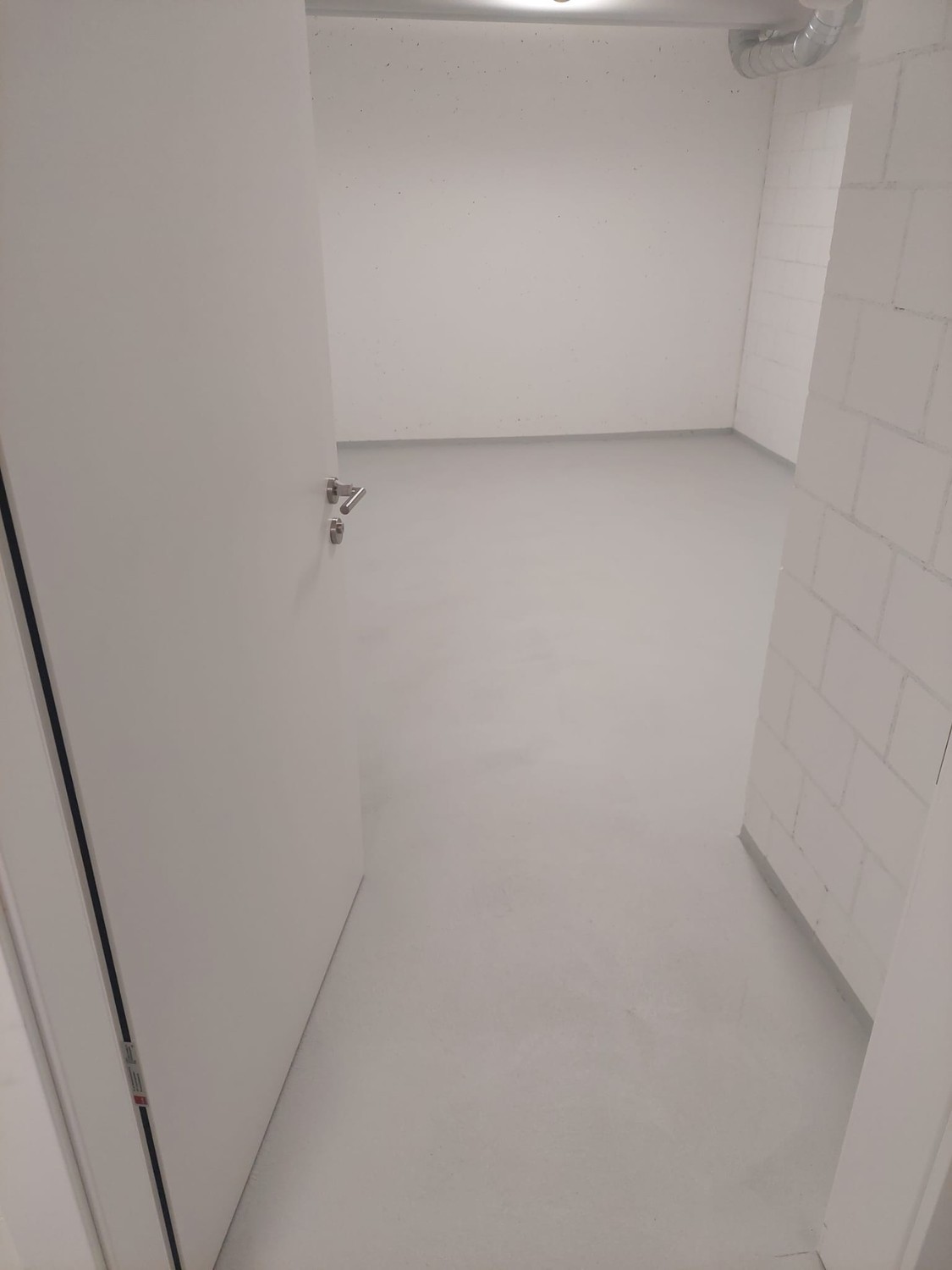 16m² commercial