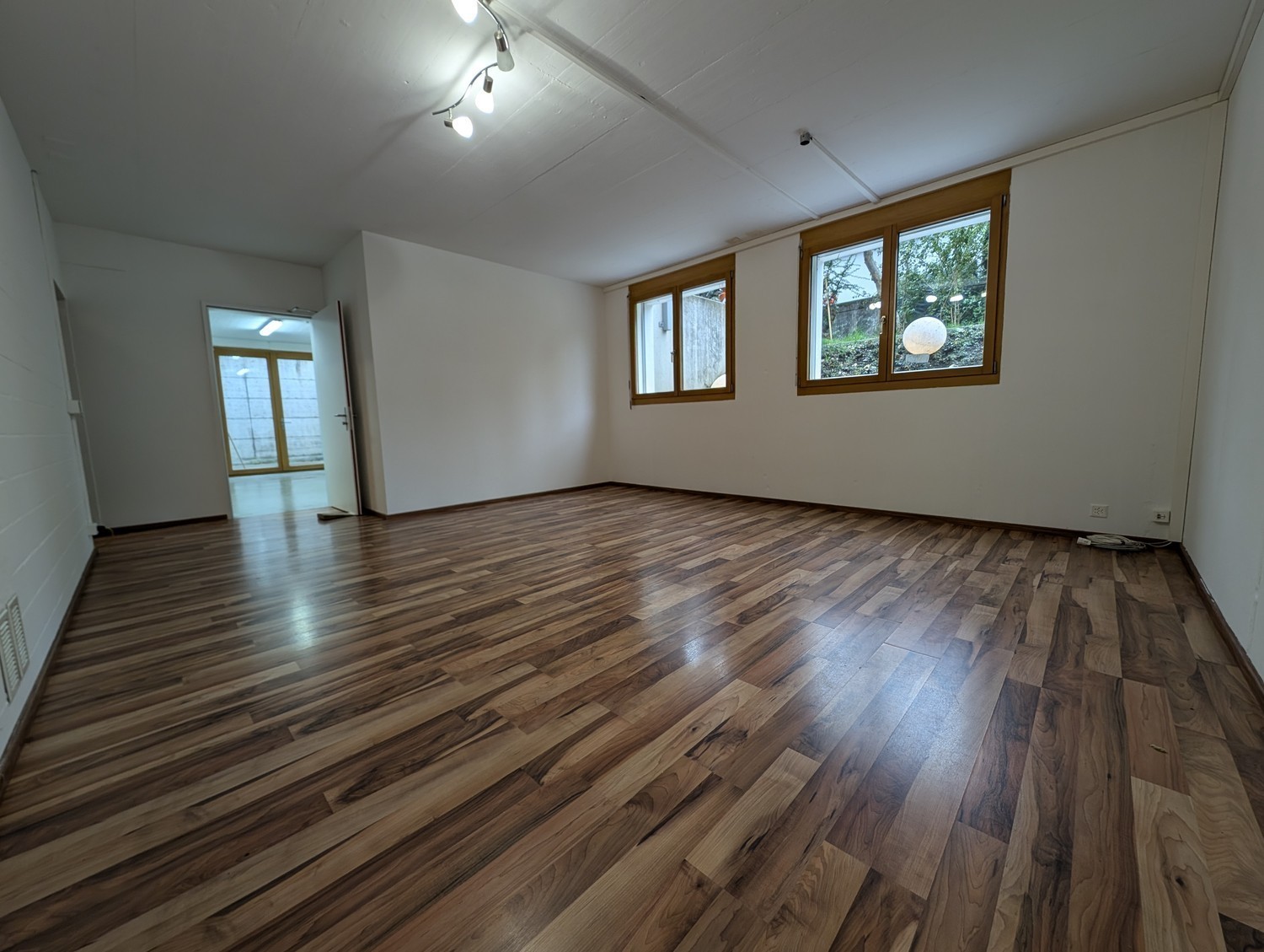 90-90m² commerciale