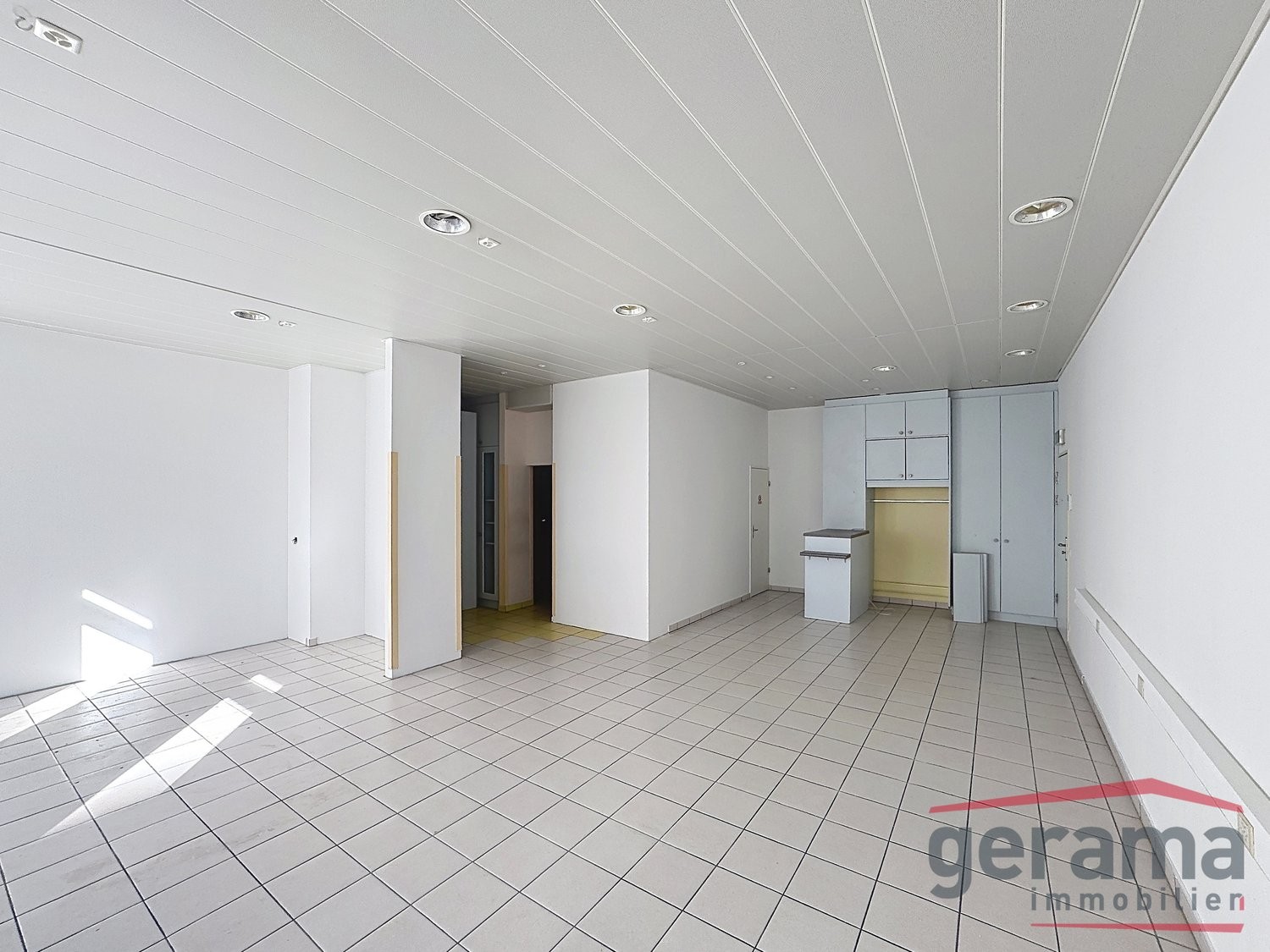 139m² shop