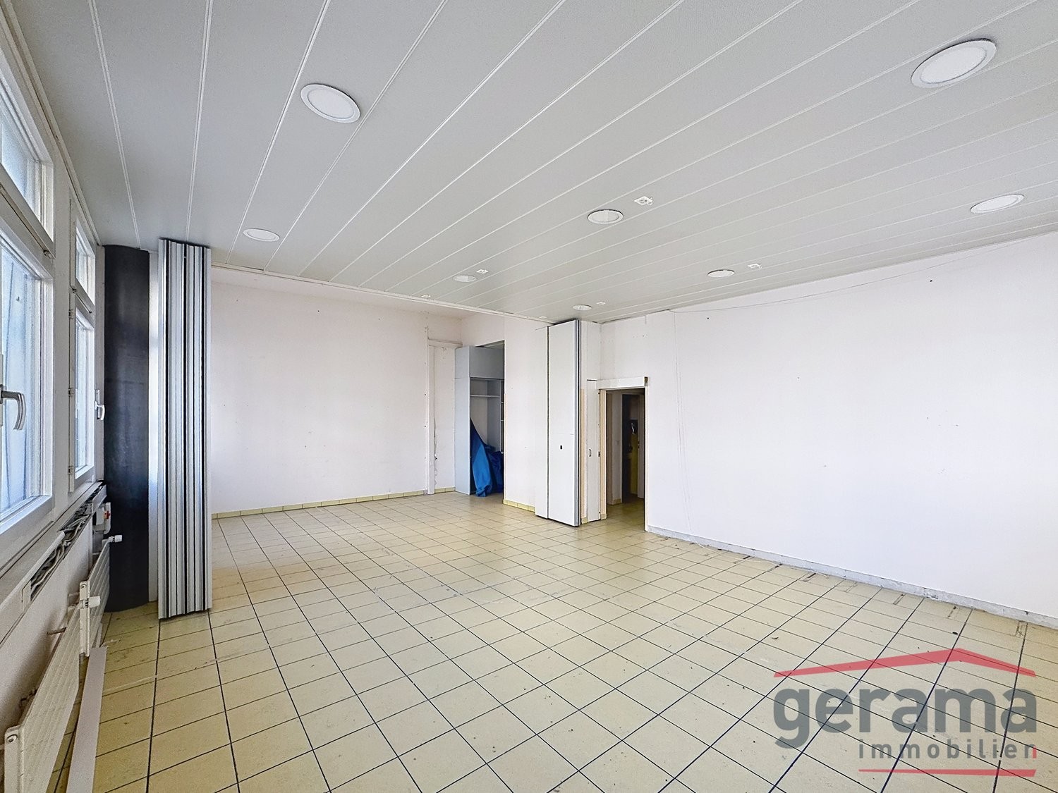139m² shop