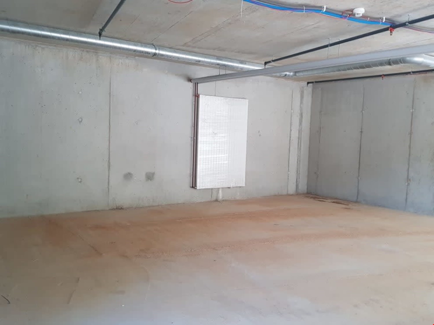 184m² commercial