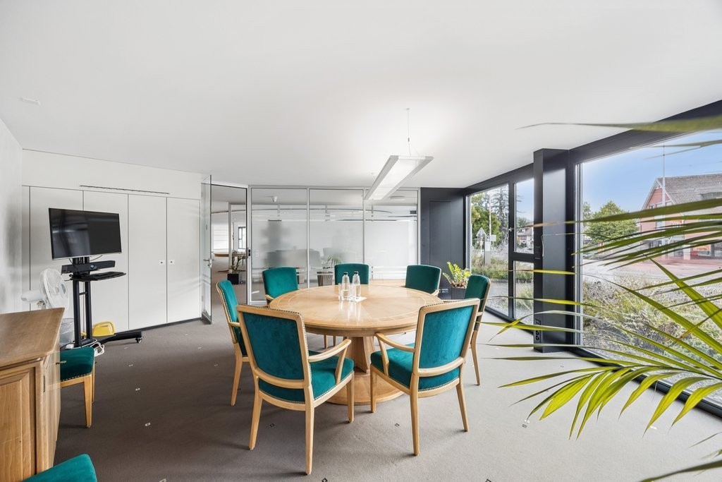 532m² commercial