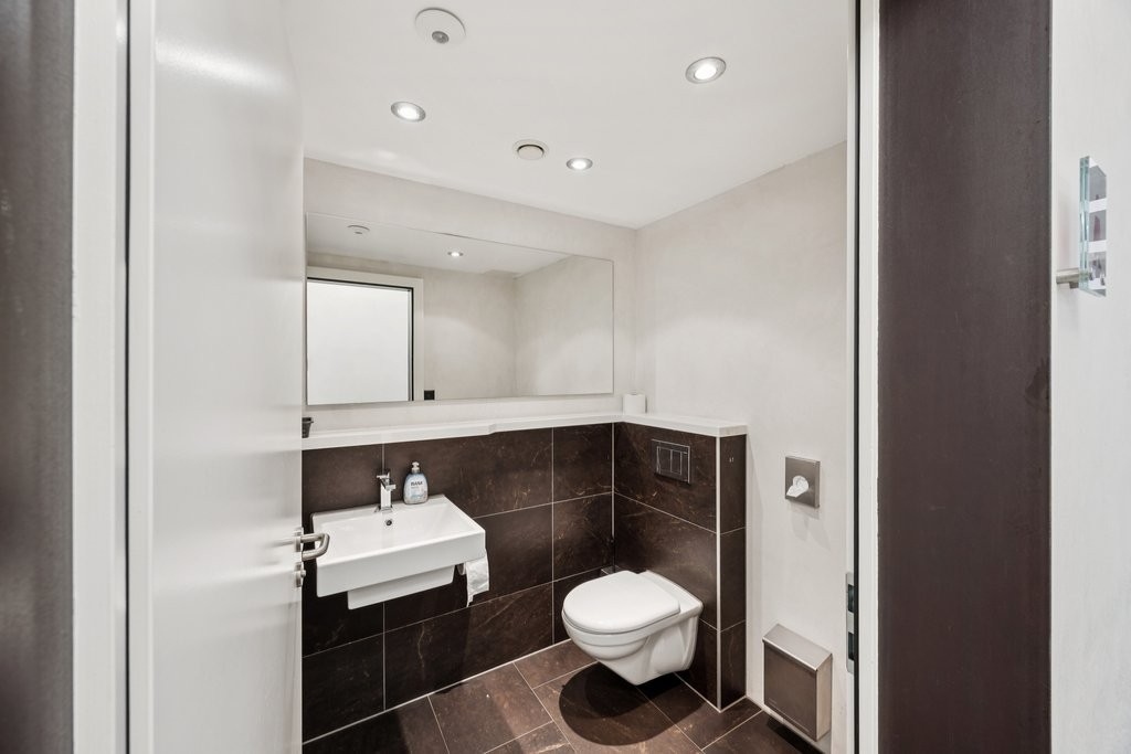 532m² commercial