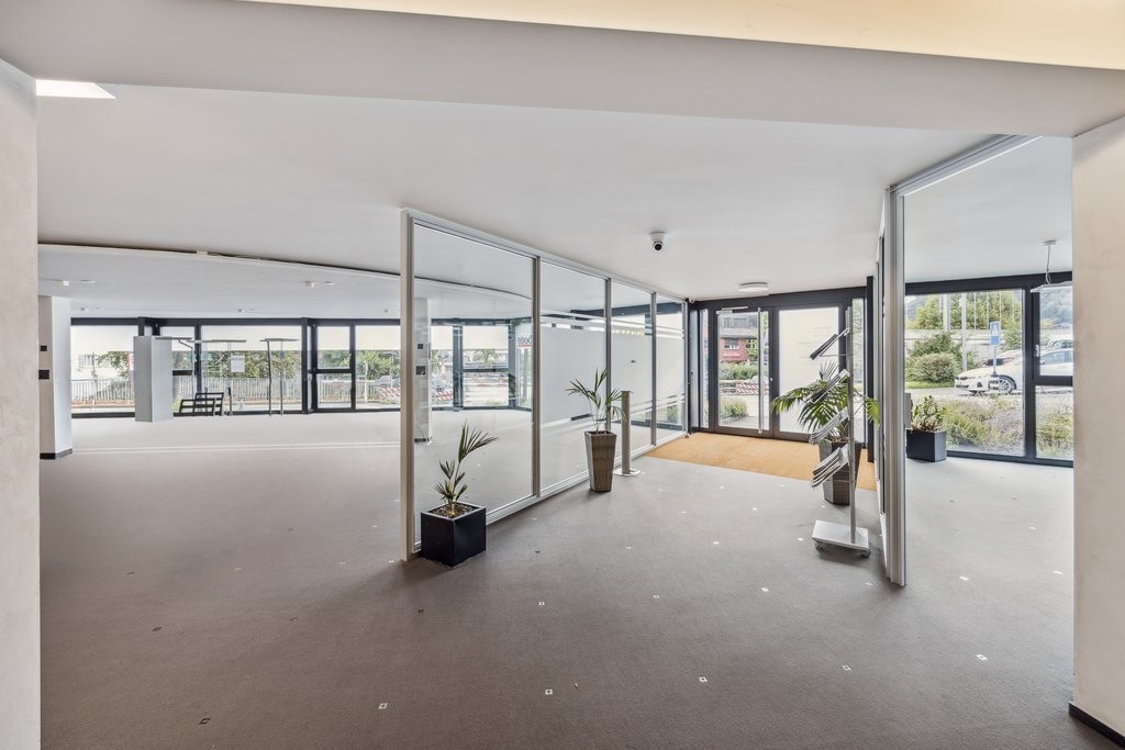 532m² commercial