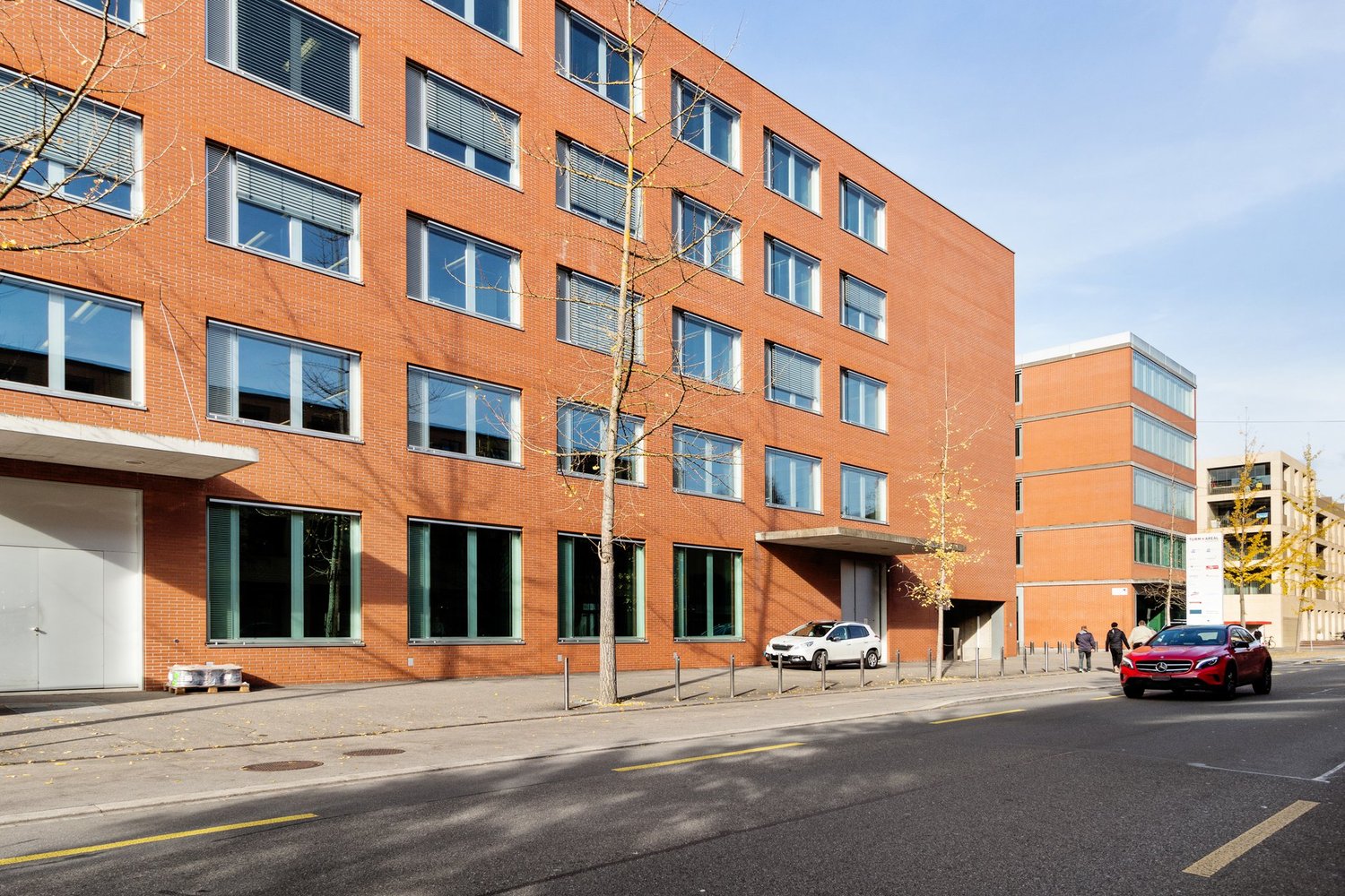 662m² shop