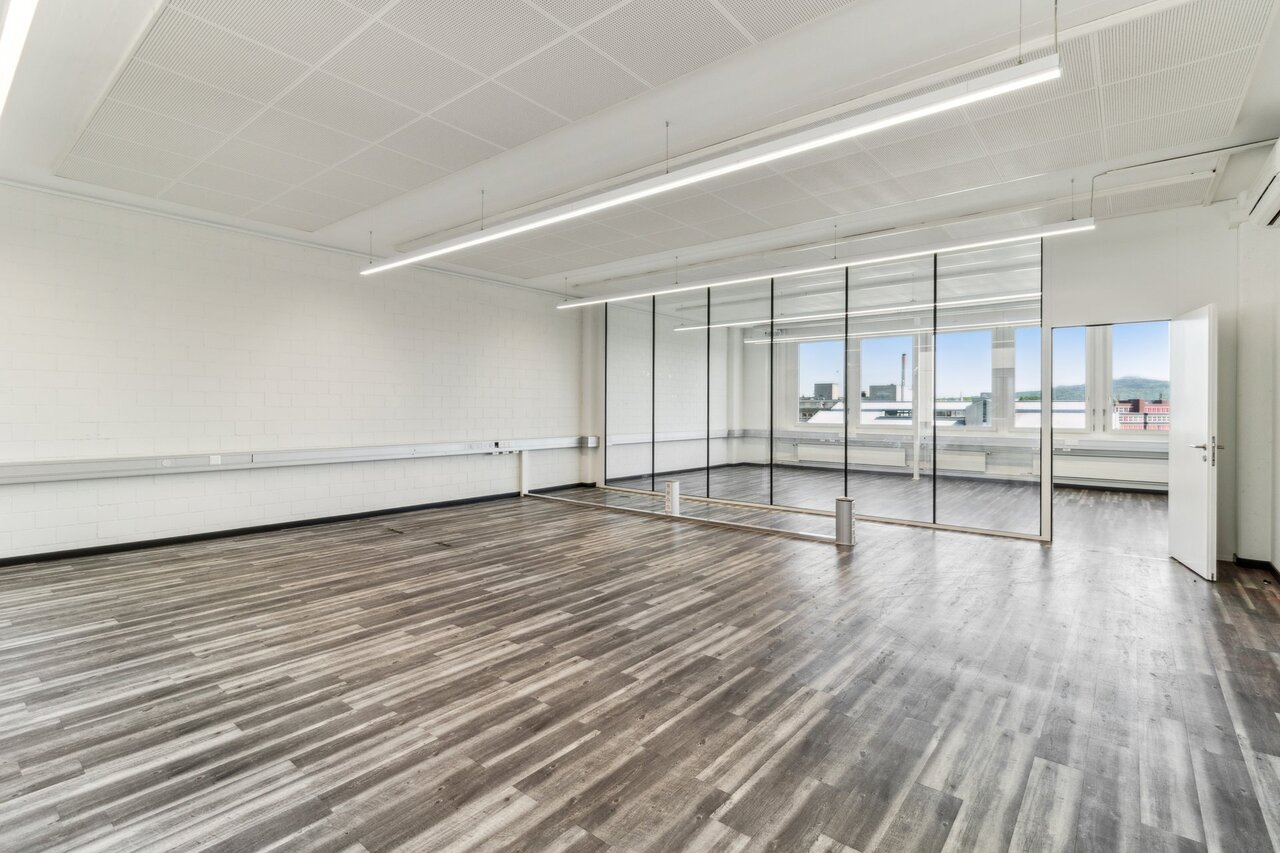 819m² bureau