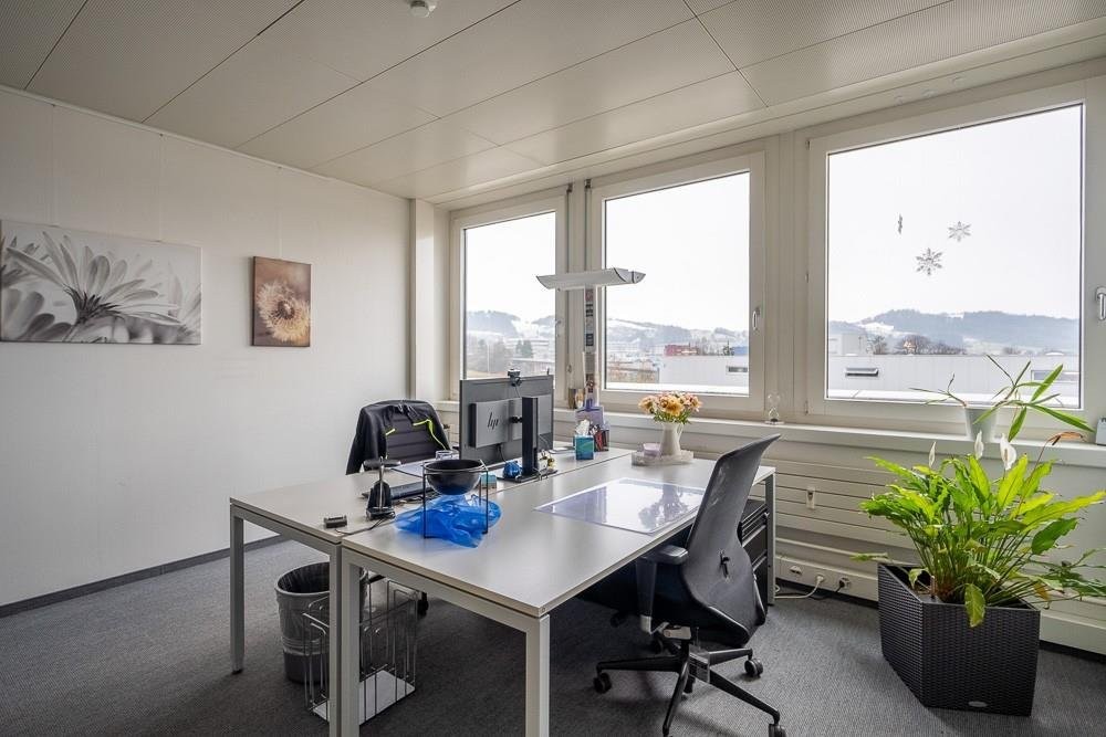303m² office