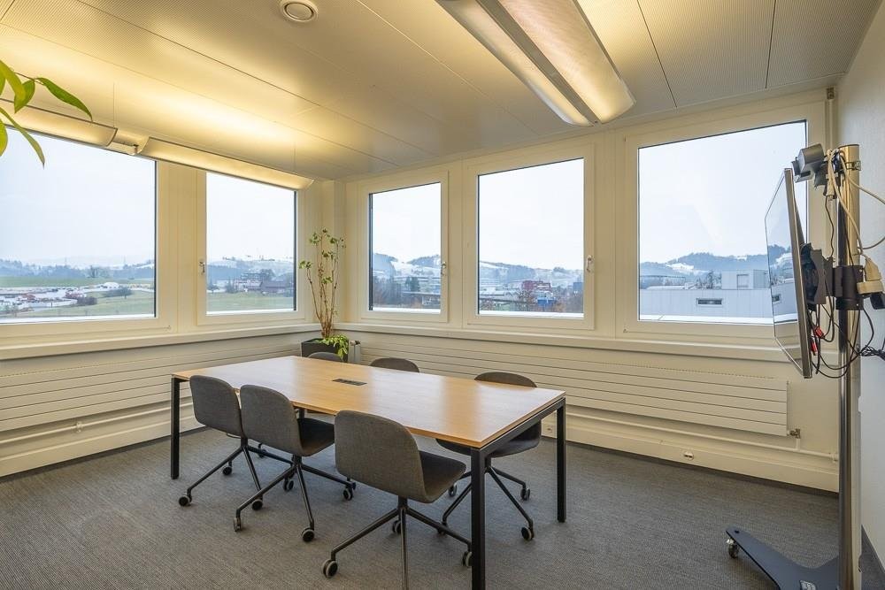 303m² office