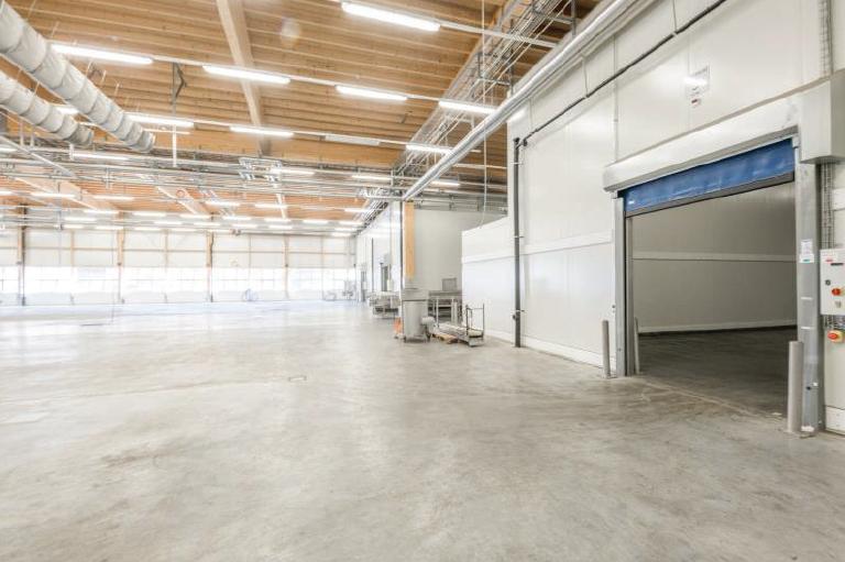 2390m² commerciale