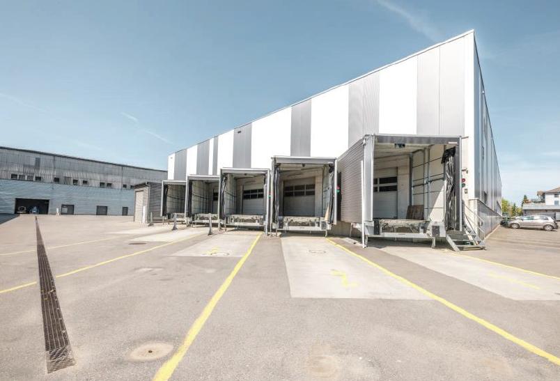 2390m² commerciale