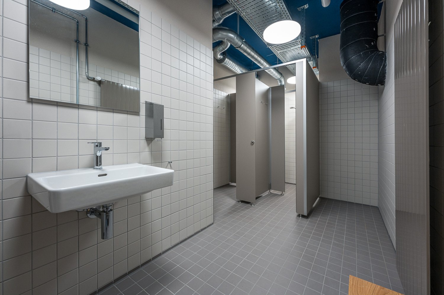 1760m² office