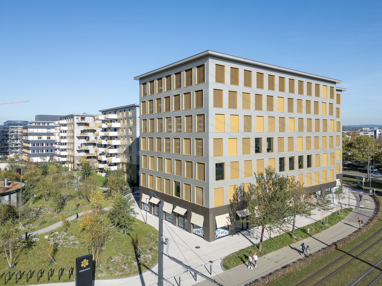 1760m² office